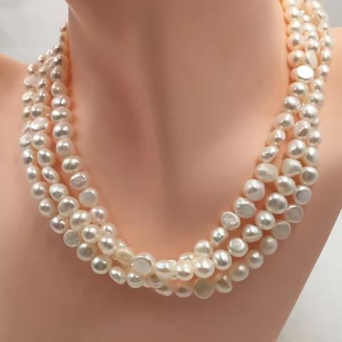 Round freshwater pearl choker necklace