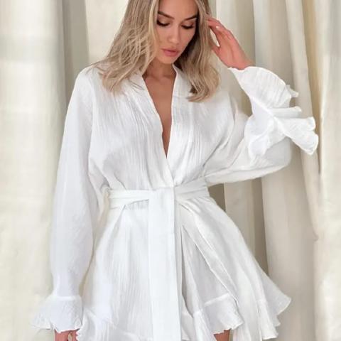 Long-sleeved crepe pyjamas with ruffled hem 